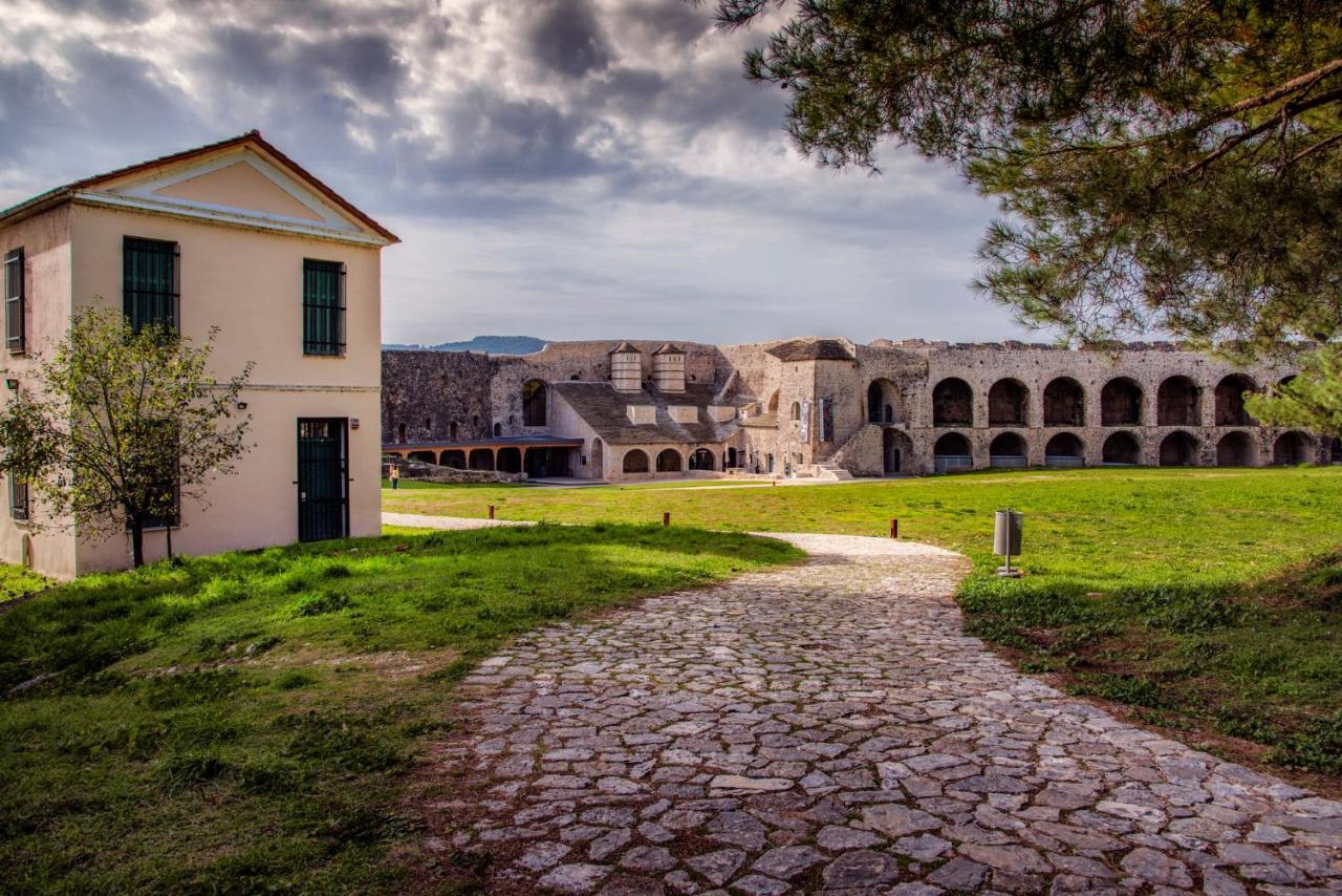 Kamares Historic Boutique Hotel & Spa Янина Экстерьер фото